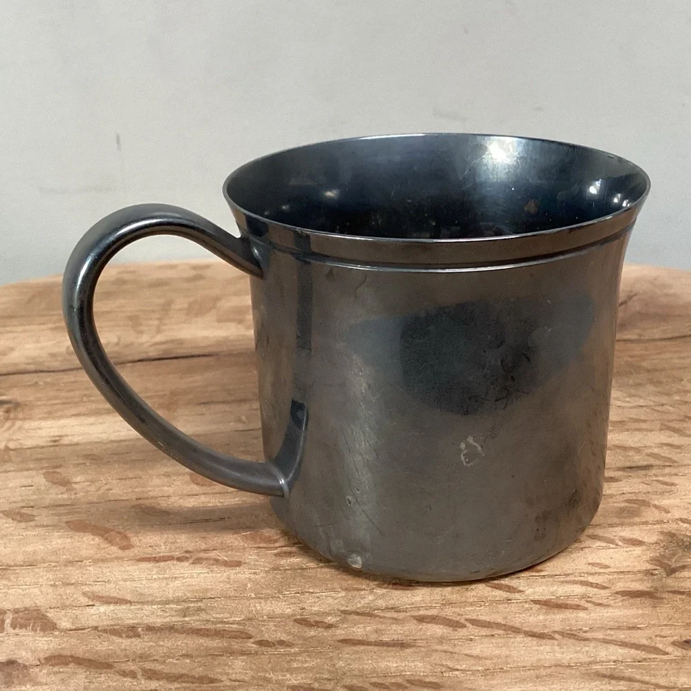 ⚫️ Vintage - Silver Plate Baby’s - Toddlers Cup with Cute Bear Design on base